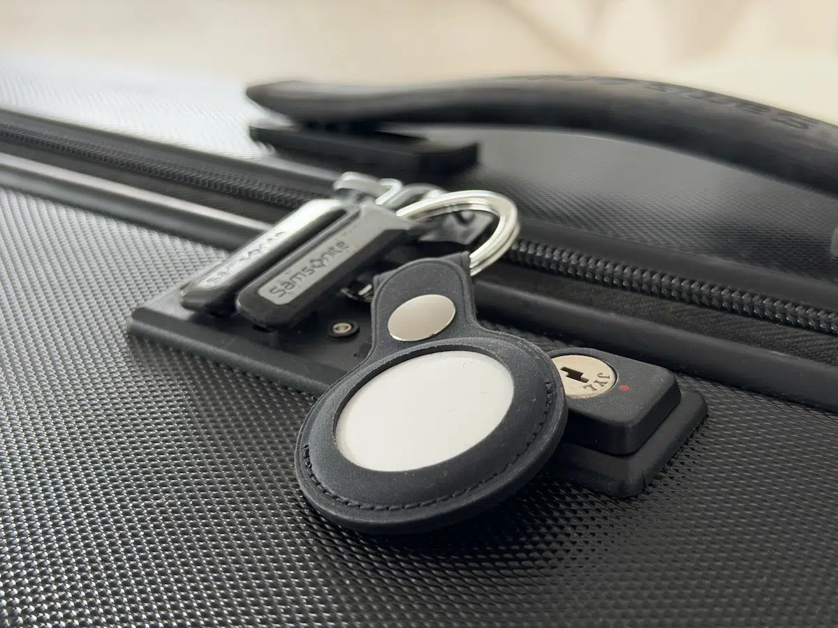 Reise-Gadgets – Tests, Tipps & Entscheidungshilfen 3 AirTag 2 mit Zubehör für Reisegepäck