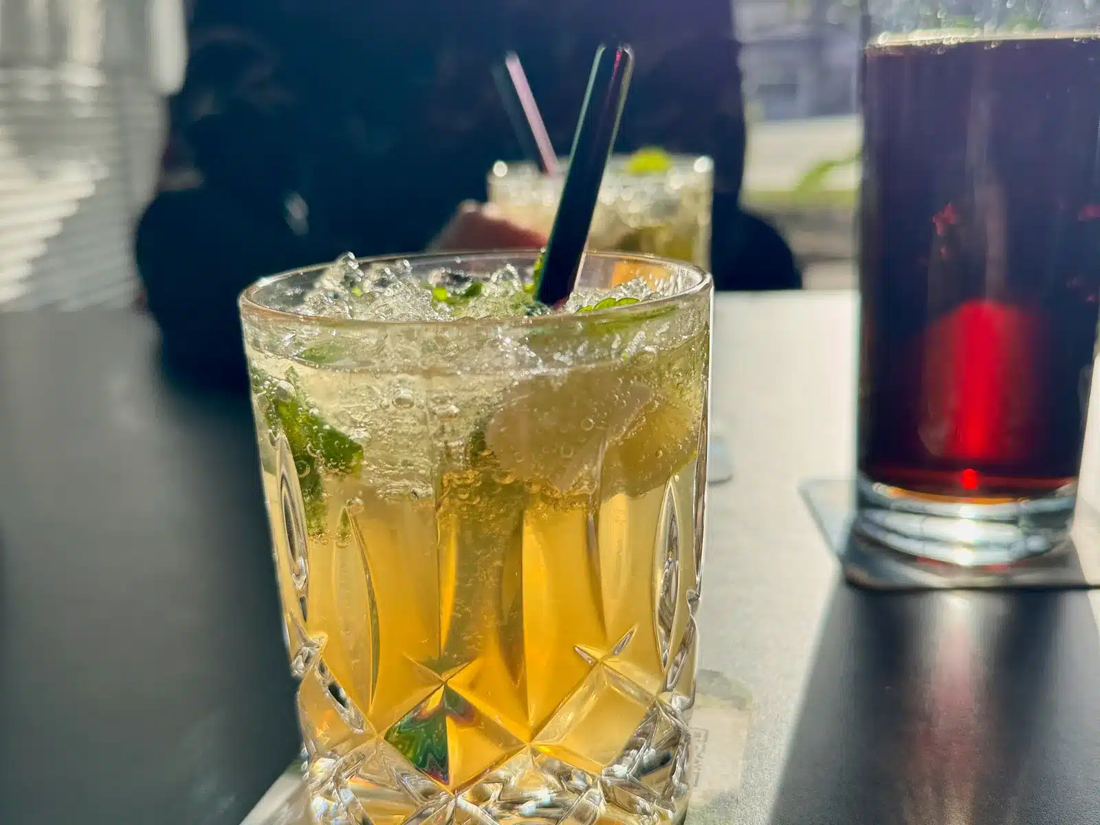 Koi Hameln Erfahrungen: mein Lieblingsasiate für Ente, Sushi und Curry 8 Helles Mixgetränk und dunkles Erfrischungsgetränk im Koi Hameln
