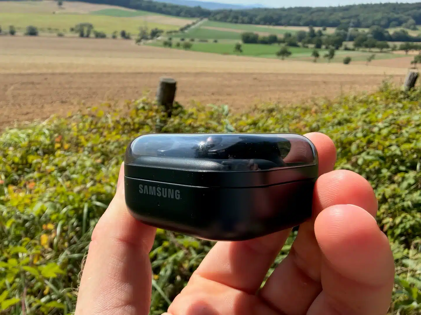Samsung Galaxy Buds4 Pro auf Reisen: mein ehrlicher Praxistest unterwegs 11 Seitenansicht des Ladecases der Samsung Galaxy Buds4 Pro