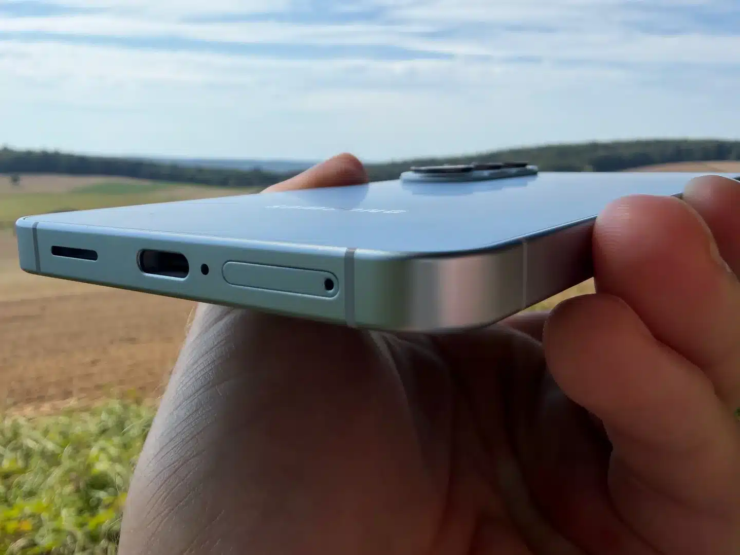 Samsung Galaxy S26 auf Reisen und im Outdoor-Einsatz: mein ehrlicher Praxistest 9 Unterkante des Samsung Galaxy S26 mit USB-C-Anschluss und SIM-Schacht