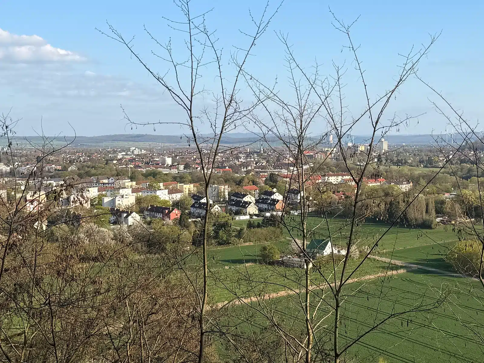 Klüt und Klütturm in Hameln: mein Hausberg zwischen Stadtblick und HM1-Wanderung 4 Weiter Blick über Hameln und die bewaldeten Höhen des Weserberglands